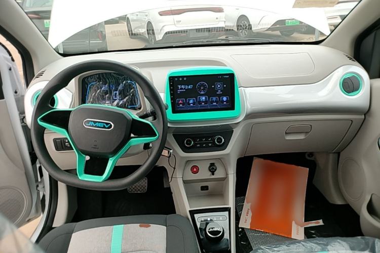 Used JMEV Xiao Qilin 2026 Model PLUS+ Comfort Version Center Console
