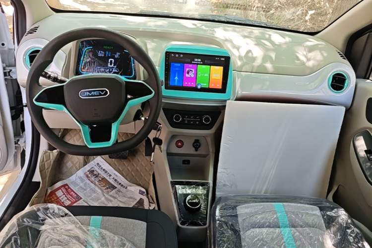 Used JMEV Xiao Qilin 2026 Model PLUS+ Comfort Version Center Console