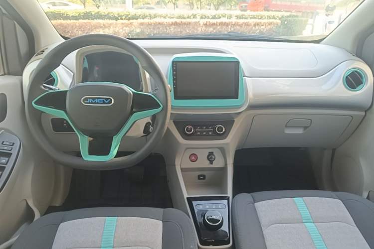 Used JMEV Xiao Qilin 2026 Model PLUS+ Comfort Version Center Console