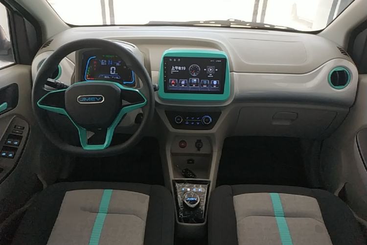 Used JMEV Xiao Qilin 2026 Model PLUS+ Comfort Version Center Console