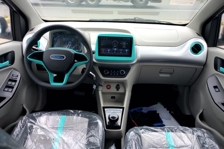 Used JMEV Xiao Qilin 2026 Model PLUS+ Comfort Version Center Console