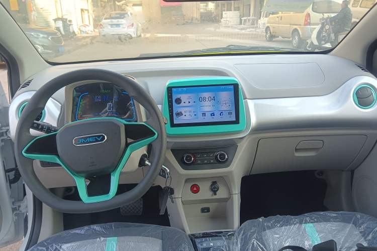 Used JMEV Xiao Qilin 2026 Model PLUS+ Comfort Version Center Console