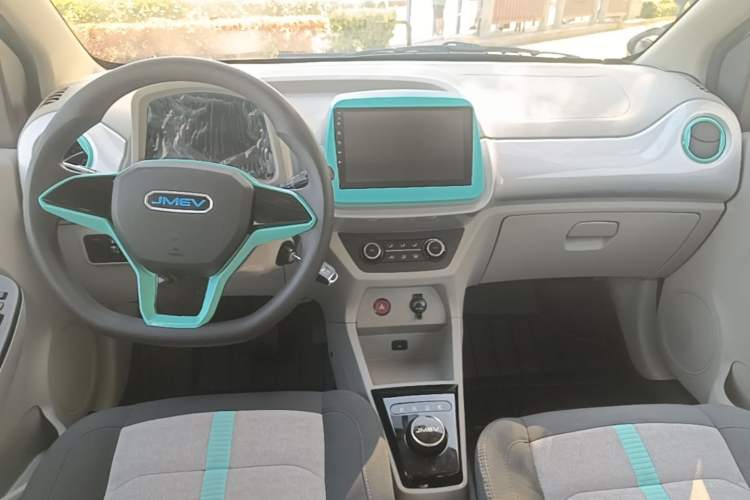 Used JMEV Xiao Qilin 2026 Model PLUS+ Comfort Version Center Console