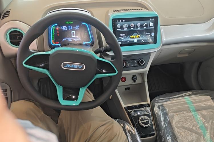 Used JMEV Xiao Qilin 2026 Model PLUS+ Comfort Version Center Console