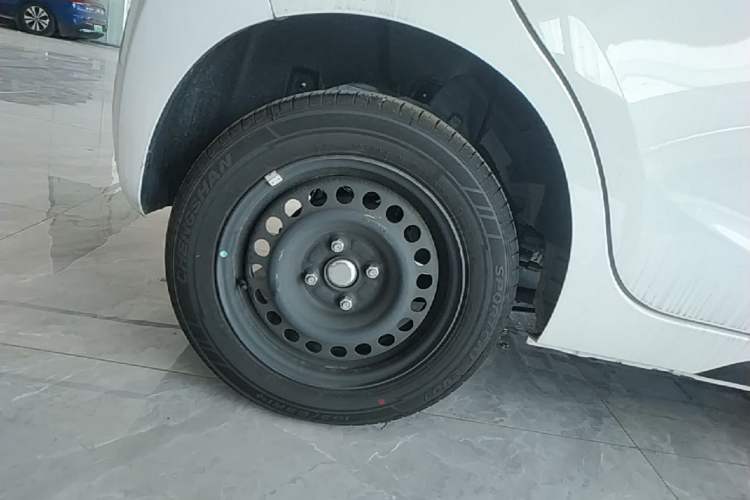 Used JMEV Xiao Qilin 2026 Model PLUS+ Comfort Version Exterior 5