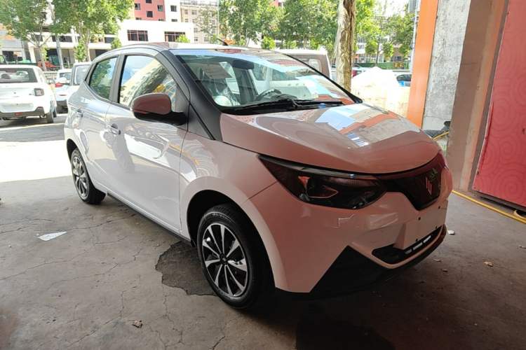 Used JMEV Xiao Qilin 2026 Model PLUS+ Comfort Version Front Right 45 Deg