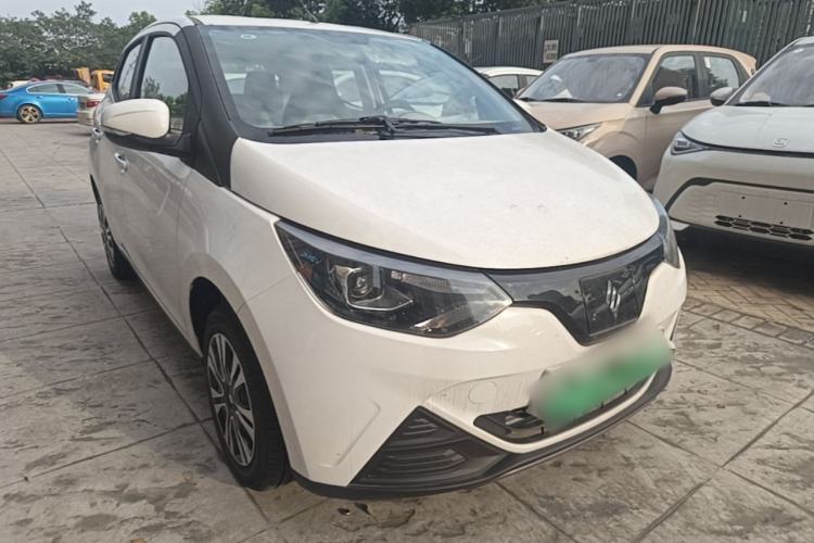 Used JMEV Xiao Qilin 2026 Model PLUS+ Comfort Version Front Right 45 Deg