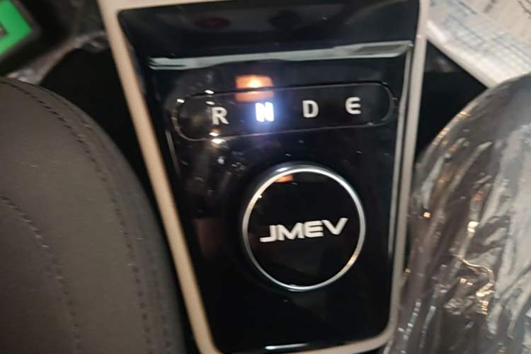 Used JMEV Xiao Qilin 2026 Model PLUS+ Luxury Version Gear Lever