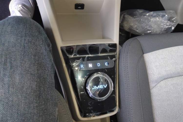 Used JMEV Xiao Qilin 2026 Model PLUS+ Comfort Version Gear Lever