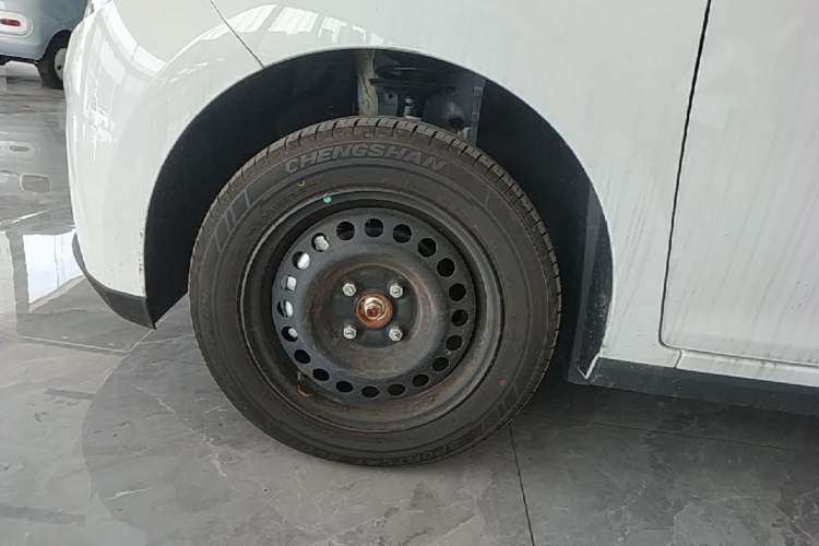 Used JMEV Xiao Qilin 2026 Model PLUS+ Comfort Version Left Front Wheel Hub