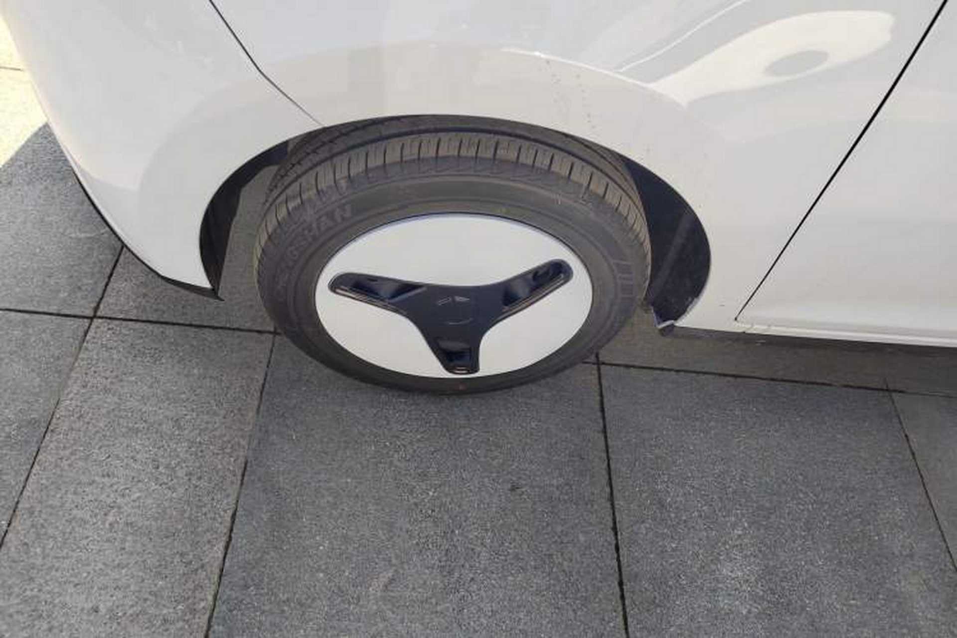 Used JMEV Xiao Qilin 2026 Model PLUS+ Comfort Version Left Front Wheel Hub
