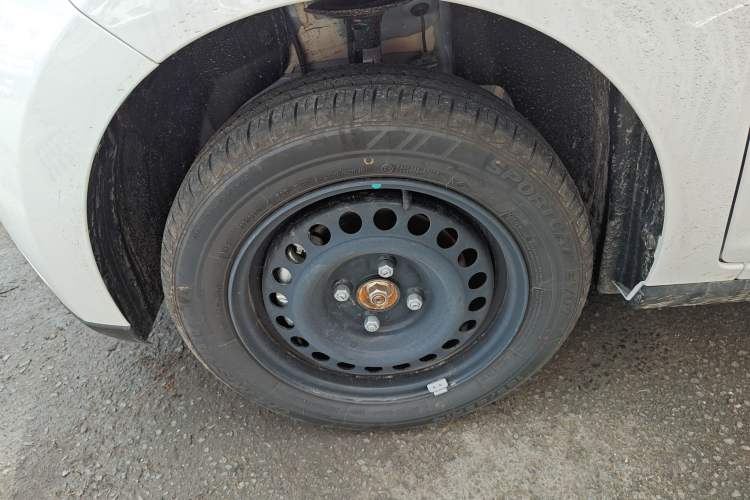 Used JMEV Xiao Qilin 2026 Model PLUS+ Luxury Version Left Front Wheel Hub