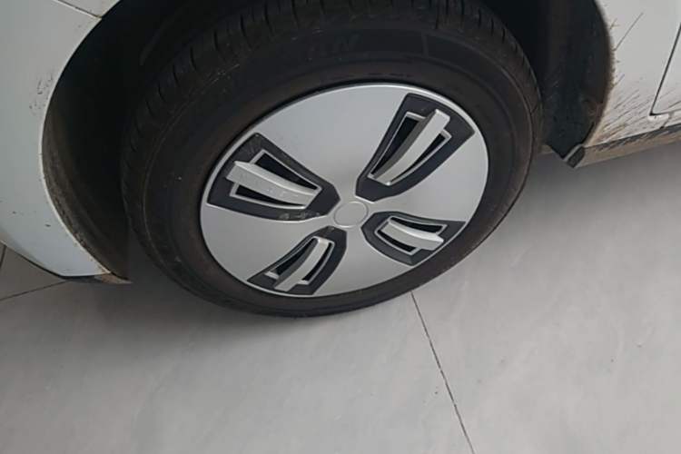 Used JMEV Xiao Qilin 2026 Model PLUS+ Luxury Version Left Front Wheel Hub