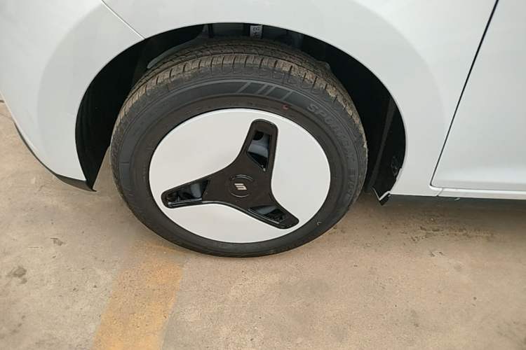 Used JMEV Xiao Qilin 2026 Model PLUS+ Comfort Version Left Front Wheel Hub