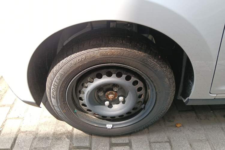 Used JMEV Xiao Qilin 2026 Model PLUS Comfort Version Left Front Wheel Hub