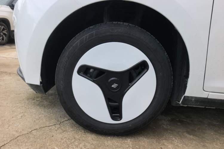 Used JMEV Xiao Qilin 2026 Model PLUS+ Luxury Version Left Front Wheel Hub