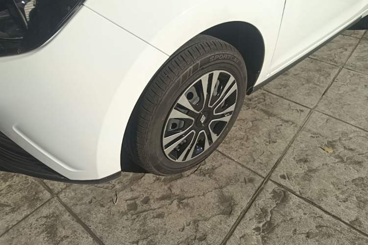 Used JMEV Xiao Qilin 2026 Model PLUS+ Comfort Version Left Front Wheel Hub