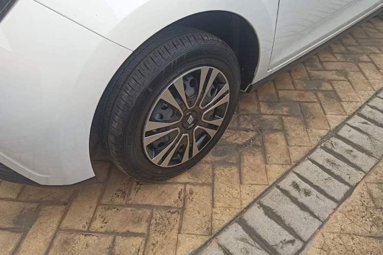 Used JMEV Xiao Qilin 2026 Model PLUS+ Comfort Version Left Front Wheel Hub