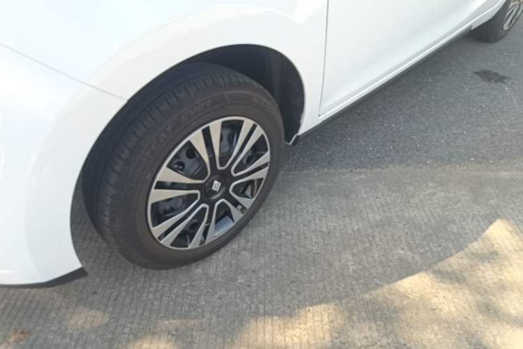 Used JMEV Xiao Qilin 2026 Model PLUS+ Comfort Version Left Front Wheel Hub