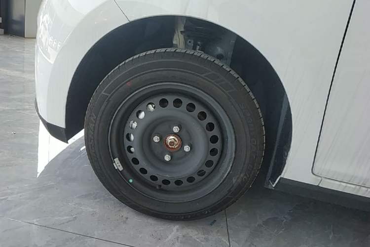 Used JMEV Xiao Qilin 2026 Model PLUS+ Comfort Version Left Front Wheel Hub