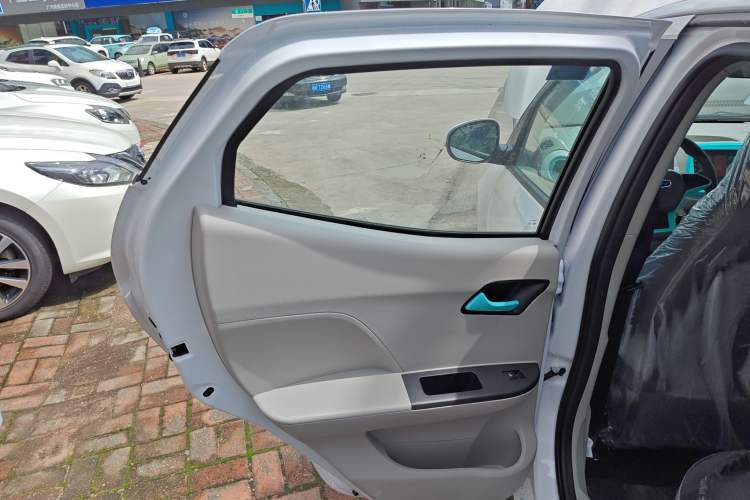 Used JMEV Xiao Qilin 2026 Model PLUS+ Luxury Version Left Rear Door Interior