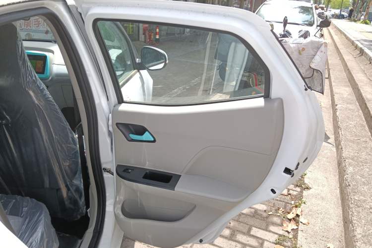 Used JMEV Xiao Qilin 2026 Model PLUS Comfort Version Right Rear Door Interior