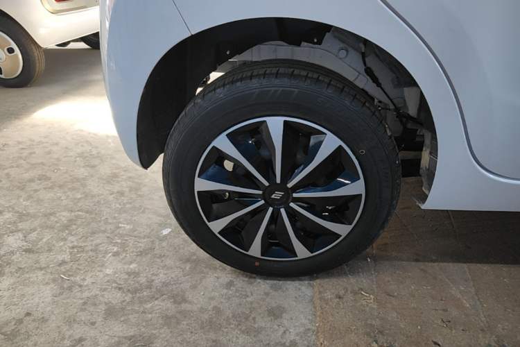Used JMEV Xiao Qilin 2026 Model PLUS+ Comfort Version Right Rear Wheel Hub