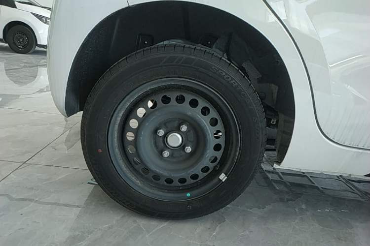Used JMEV Xiao Qilin 2026 Model PLUS+ Comfort Version Right Rear Wheel Hub