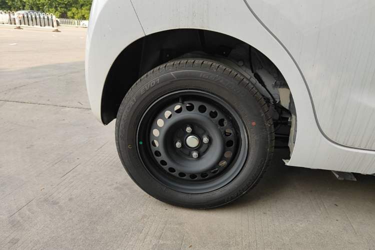 Used JMEV Xiao Qilin 2026 Model PLUS+ Comfort Version Right Rear Wheel Hub
