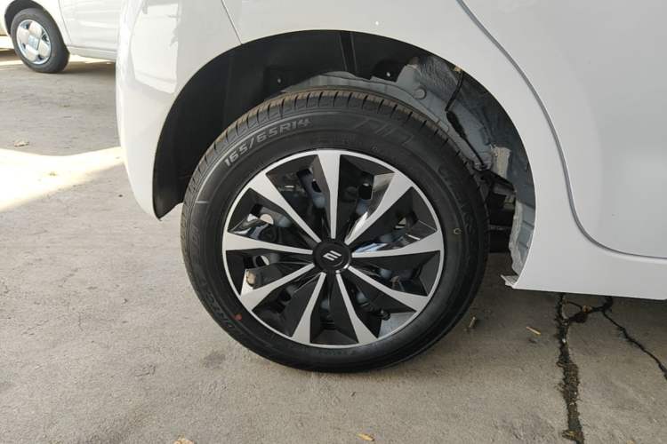 Used JMEV Xiao Qilin 2026 Model PLUS+ Comfort Version Right Rear Wheel Hub