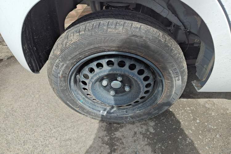 Used JMEV Xiao Qilin 2026 Model PLUS+ Luxury Version Right Rear Wheel Hub