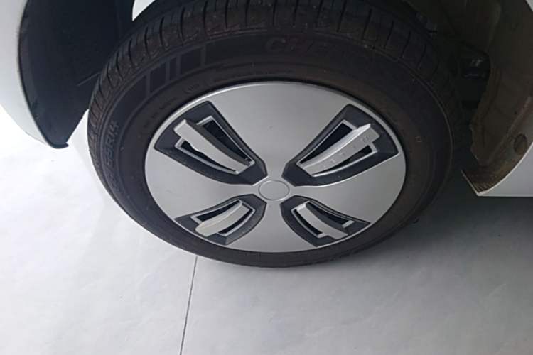 Used JMEV Xiao Qilin 2026 Model PLUS+ Luxury Version Right Rear Wheel Hub