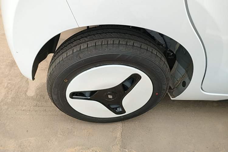 Used JMEV Xiao Qilin 2026 Model PLUS+ Comfort Version Right Rear Wheel Hub