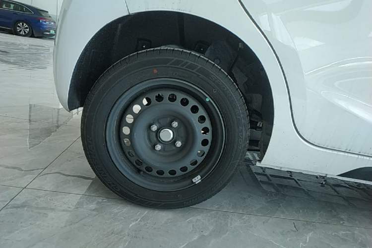 Used JMEV Xiao Qilin 2026 Model PLUS+ Comfort Version Right Rear Wheel Hub