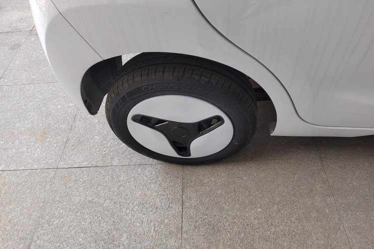 Used JMEV Xiao Qilin 2026 Model PLUS+ Comfort Version Right Rear Wheel Hub