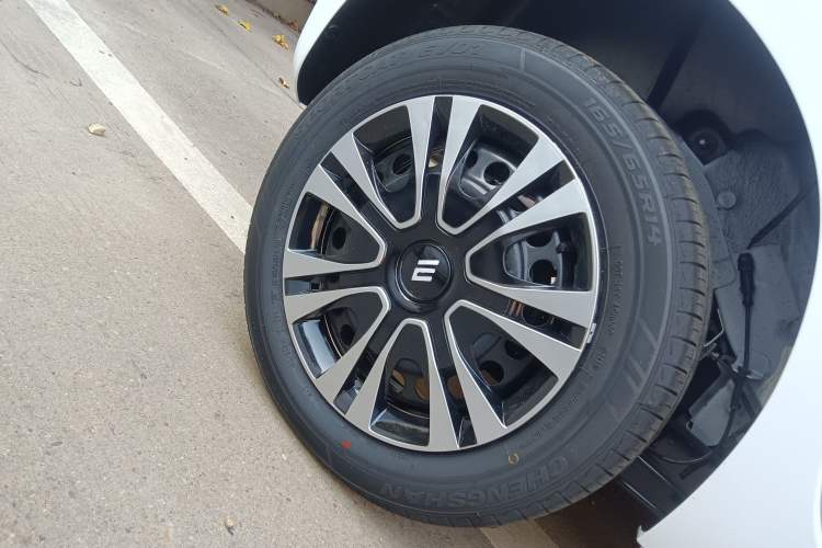 Used JMEV Xiao Qilin 2026 Model PLUS+ Comfort Version Right Rear Wheel Hub