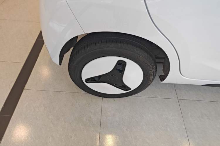 Used JMEV Xiao Qilin 2026 Model PLUS+ Comfort Version Right Rear Wheel Hub
