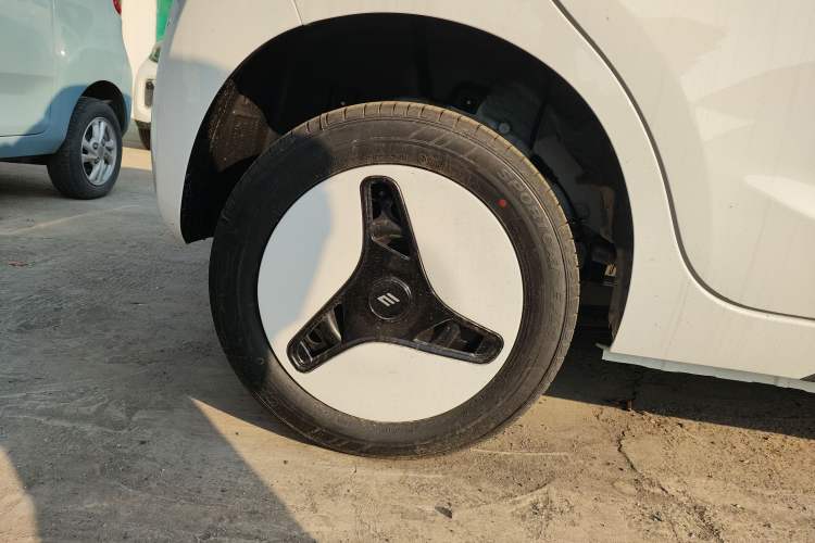 Used JMEV Xiao Qilin 2026 Model PLUS+ Comfort Version Right Rear Wheel Hub