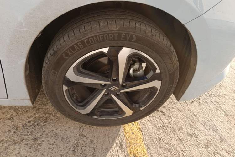 Used JMEV Yichi 05 2025 Yichchi 05 Smart Enjoyment Edition Right Front Wheel Hub