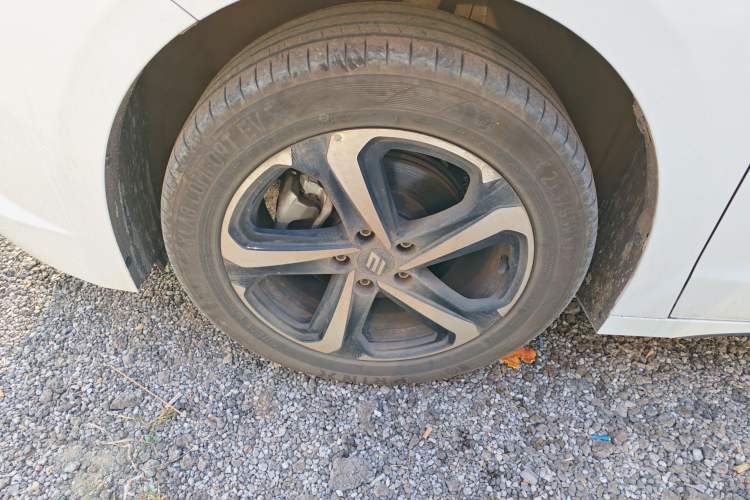 Used JMEV Yichi 05 2025 Yichi 05 Enjoyment Edition Left Front Wheel Hub