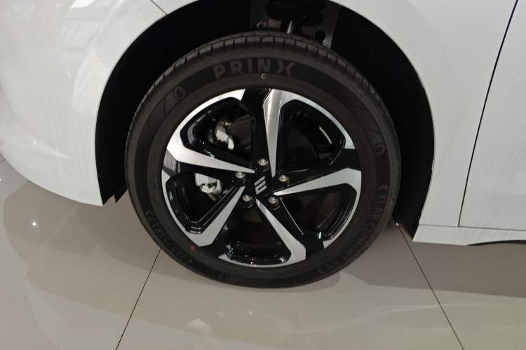 Used JMEV Yichi 05 2025 Yichi 05 Enjoyment Edition Left Front Wheel Hub