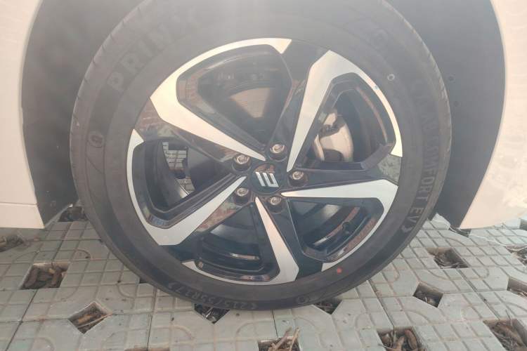 Used JMEV Yichi 05 2025 Yichi 05 Enjoyment Edition Right Front Wheel Hub
