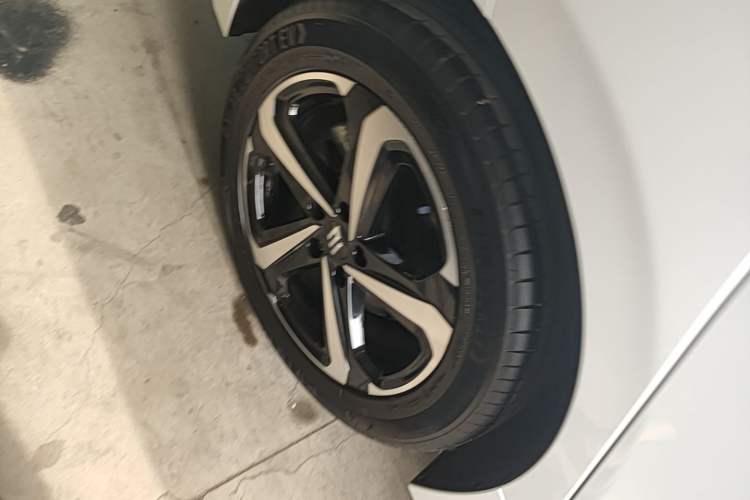 Used JMEV Yichi 05 2025 Yichi 05 Enjoyment Edition Right Rear Wheel Hub