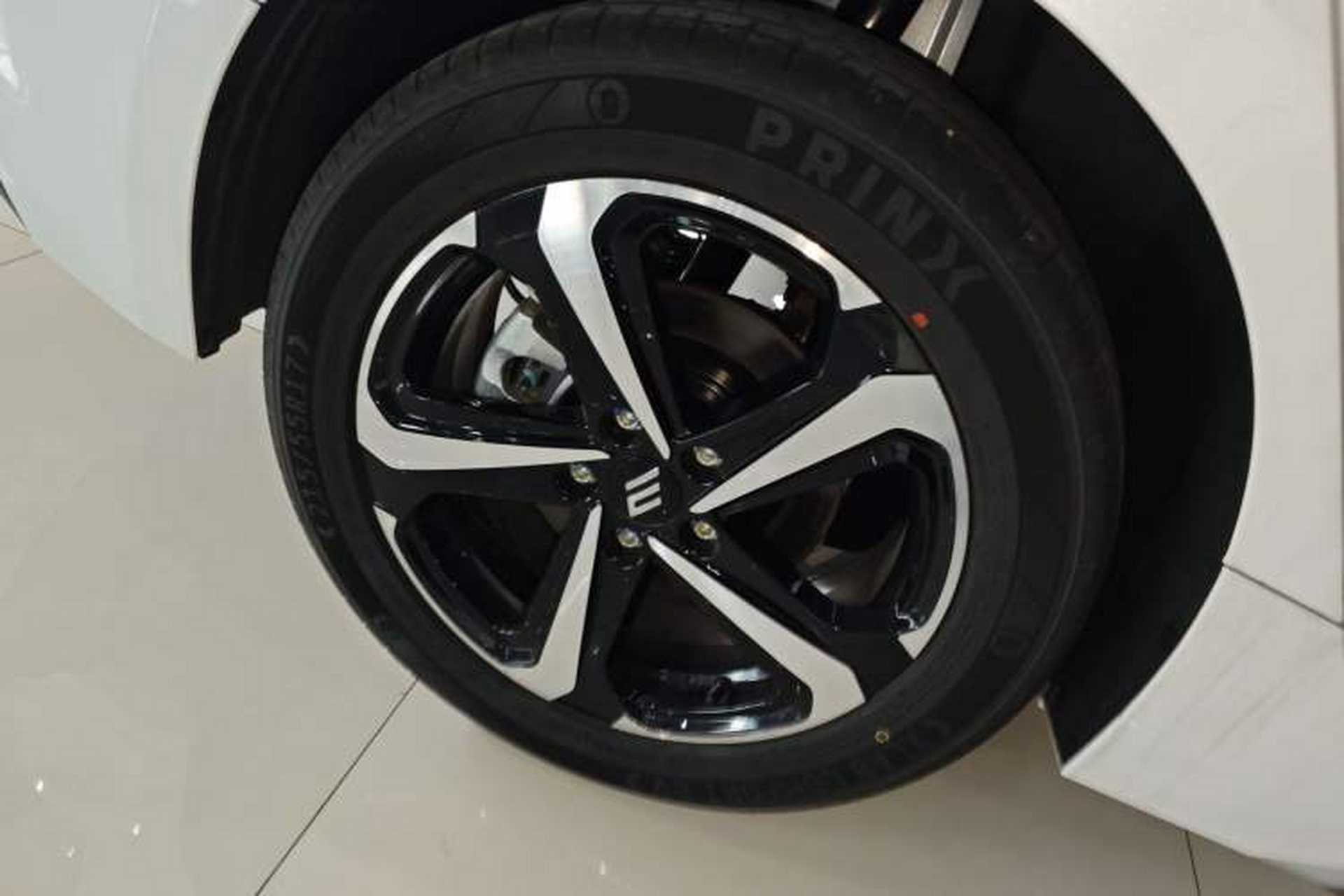 Used JMEV Yichi 05 2025 Yichi 05 Enjoyment Edition Right Rear Wheel Hub