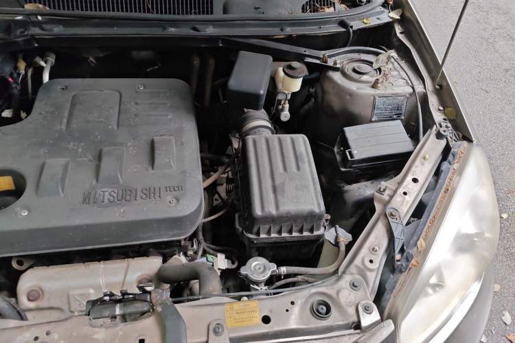 Used Jonway A380 2012 Revised Version 1.6L Manual Standard Edition Engine Bay Left
