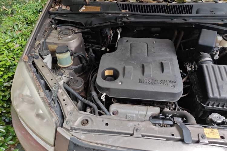 Used Jonway A380 2012 Revised Version 1.6L Manual Standard Edition Engine Bay Right