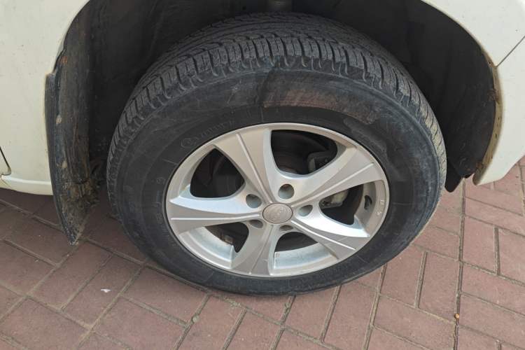 Used Jonway A380 2012 1.6L Manual Elite Model Right Front Wheel Hub