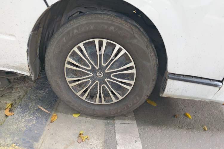Used Joylong A4 2016 2.5T Economy Version SC25R Right Front Wheel Hub
