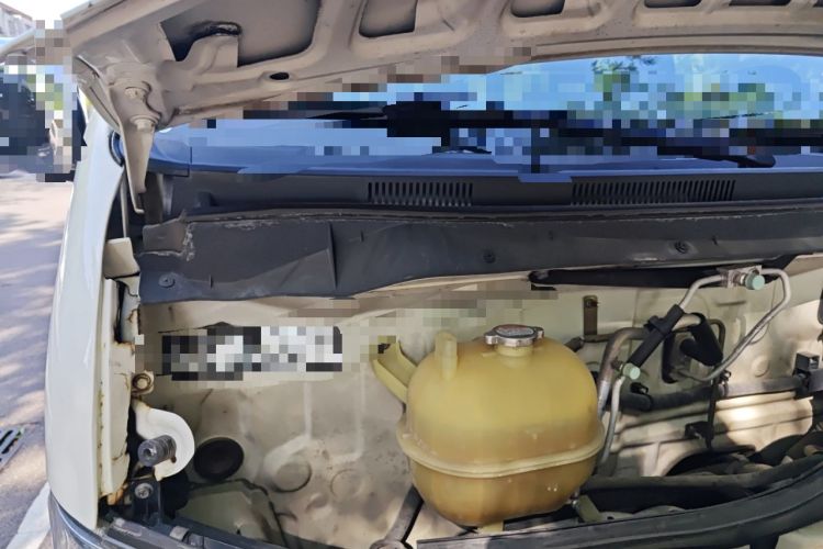 Used Joylong A4 2018 2.0T Standard Version Engine Bay Right