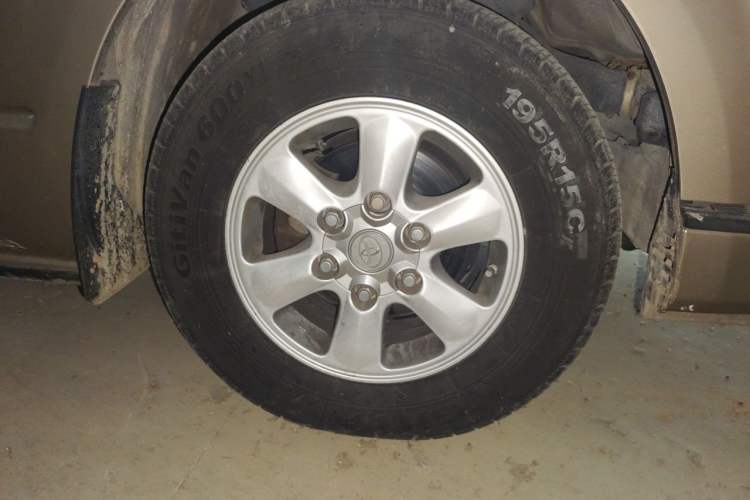 Used Joylong A5  Right Front Wheel Hub